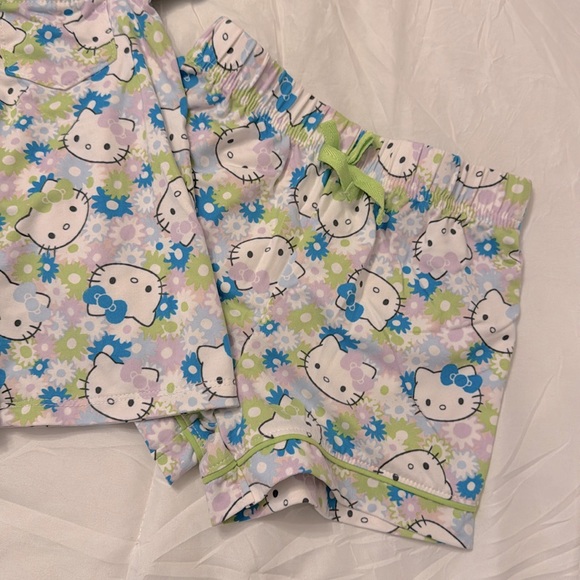 Hello Kitty PJ Set - Picture 4 of 7